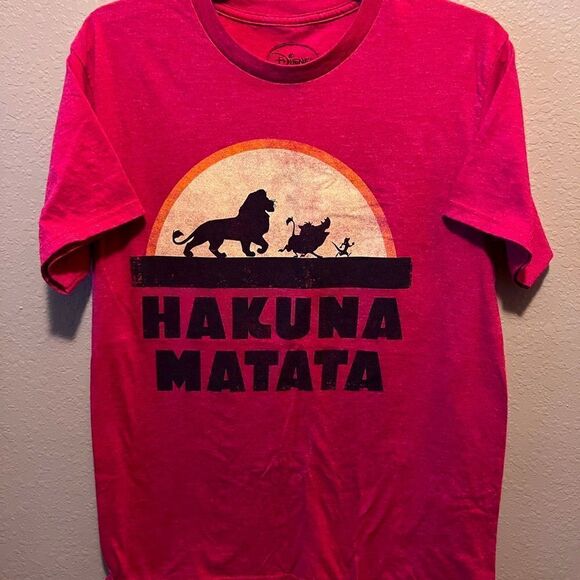 The Lion King Shirt Size M Disney
Hakuna Matata Graphic Red - Picture 1 of 5